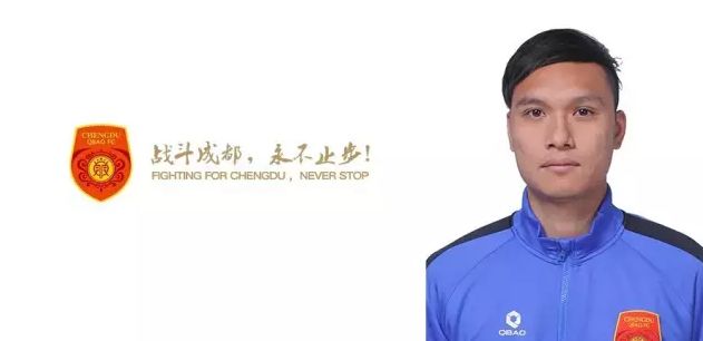 忙着工作的小姐